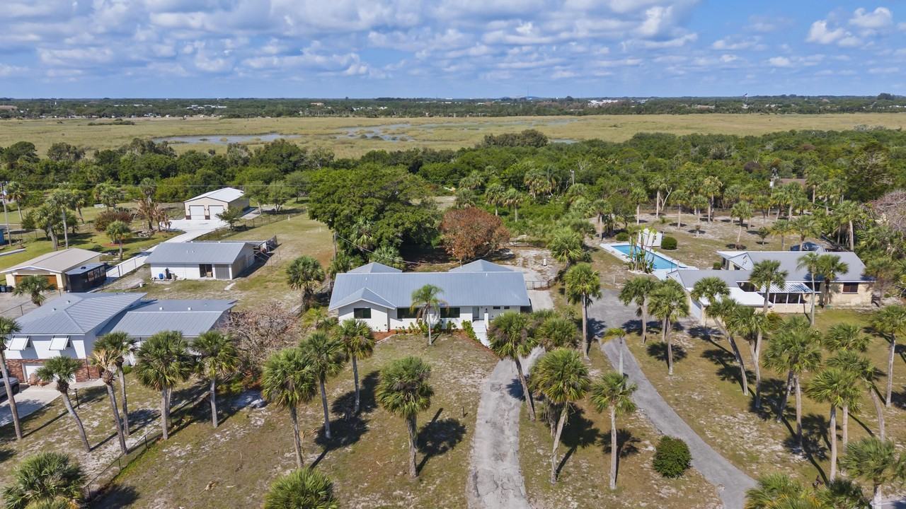 4003 S Indian River Dr - Photo 2 of 35
