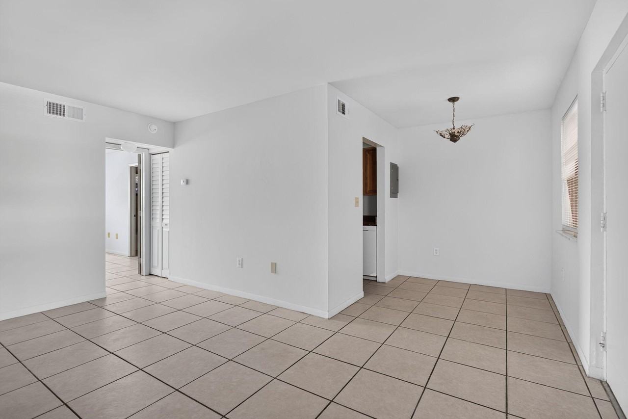 2141 Ne 42nd St #112 - Photo 5 of 15