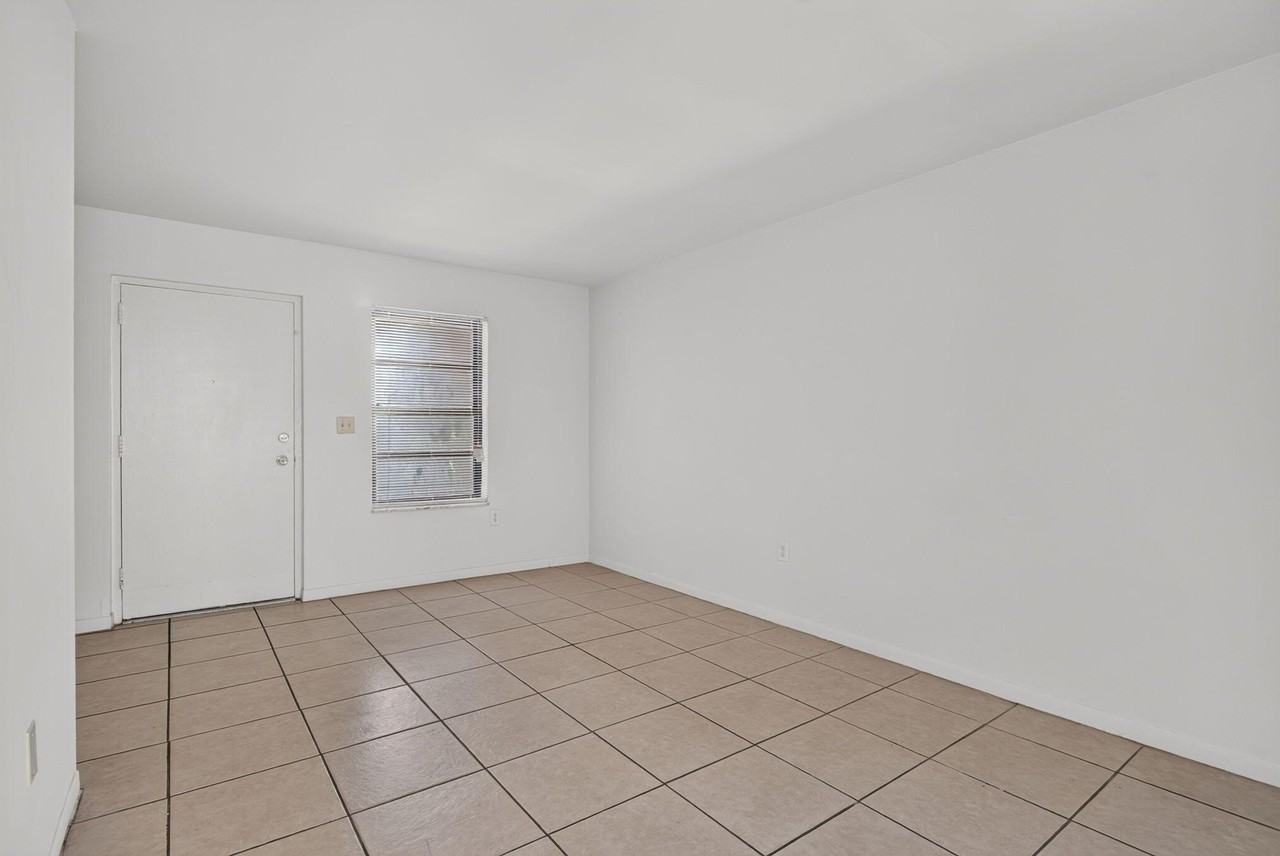 2141 Ne 42nd St #112 - Photo 7 of 15