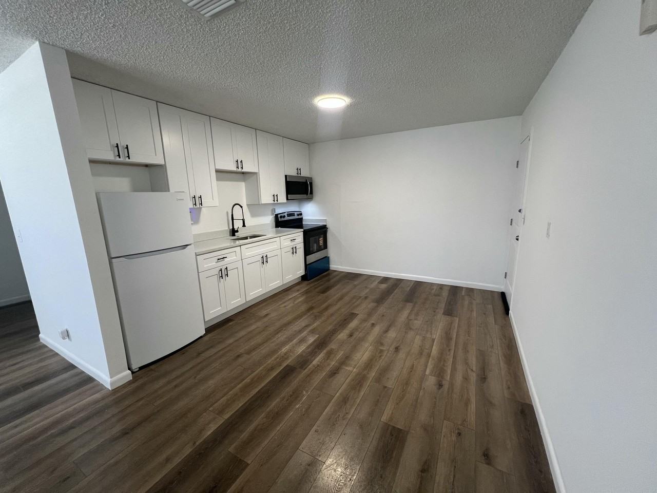 603 Clear Lake Ave - Photo 4 of 12
