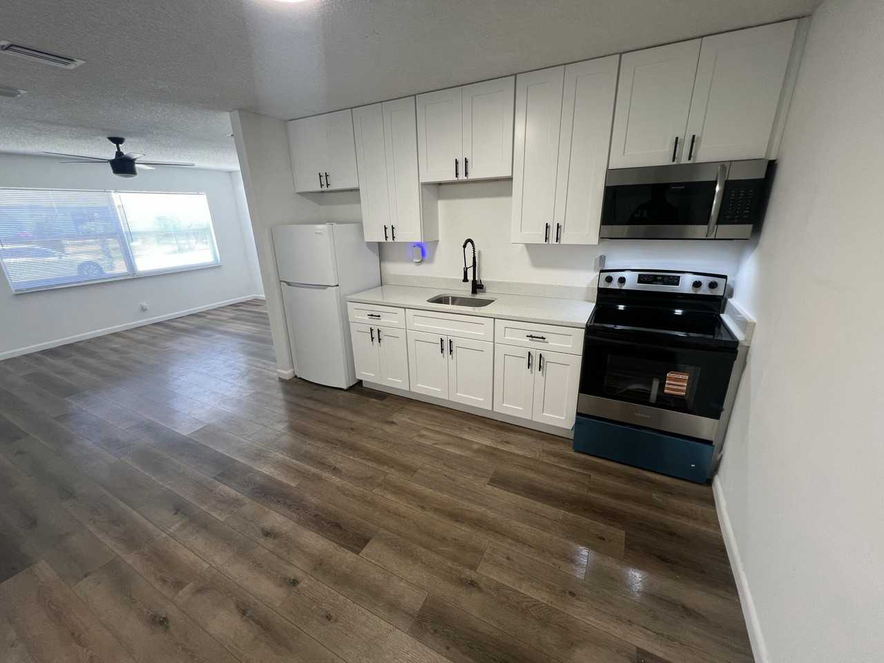 603 Clear Lake Ave - Photo 5 of 12