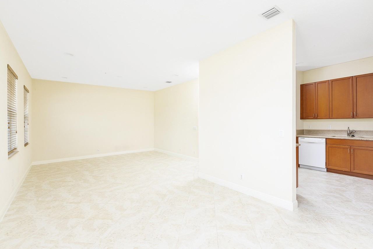 6807 Lakeside Cir N #102-1 - Photo 3 of 23