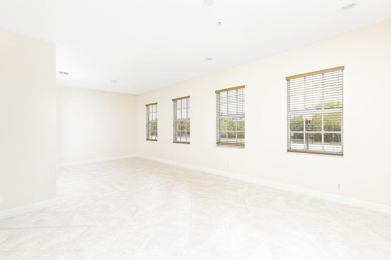 6807 Lakeside Cir N #102-1 - Photo 4 of 23