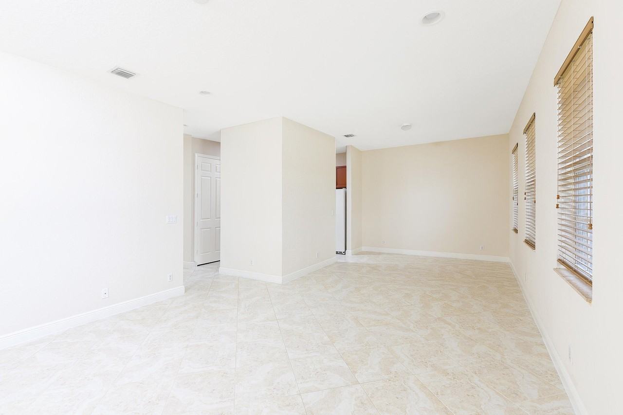 6807 Lakeside Cir N #102-1 - Photo 6 of 23