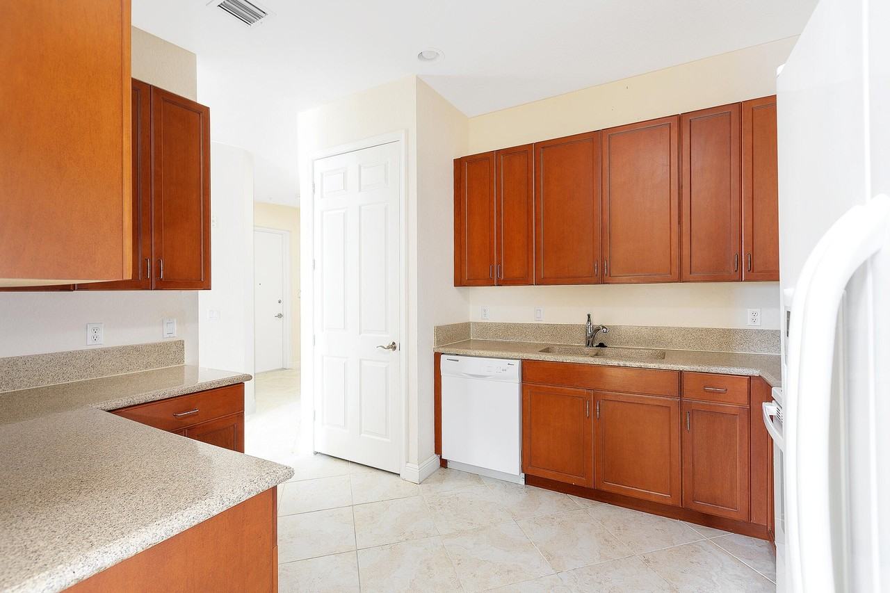 6807 Lakeside Cir N #102-1 - Photo 7 of 23
