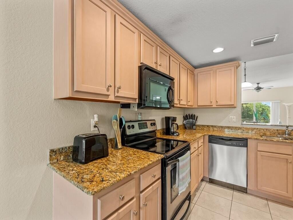 4210 Gator Trace Ave #B - Photo 4 of 48