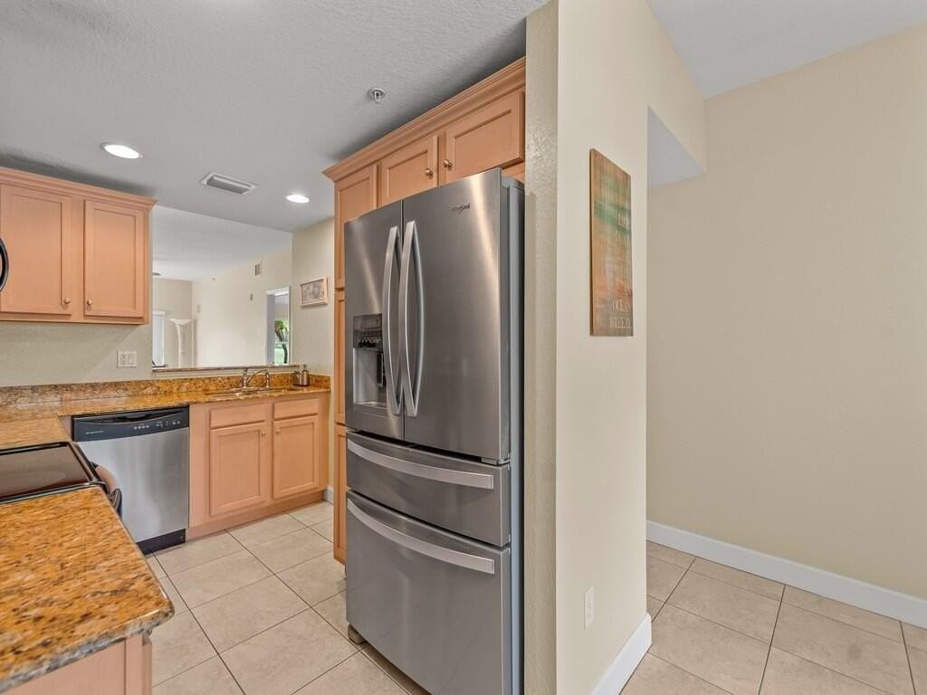 4210 Gator Trace Ave #B - Photo 5 of 48