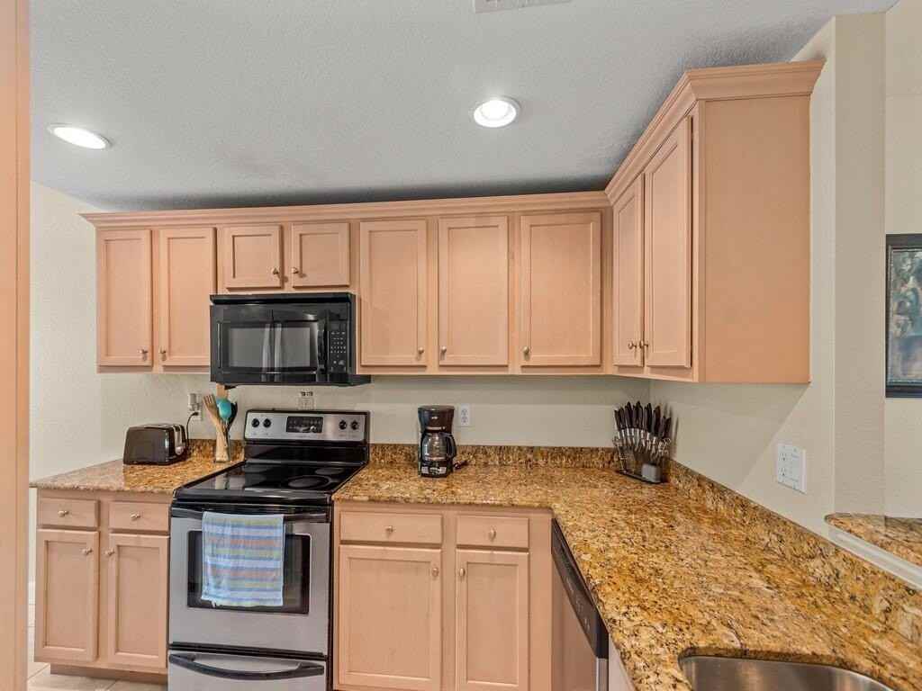 4210 Gator Trace Ave #B - Photo 6 of 48