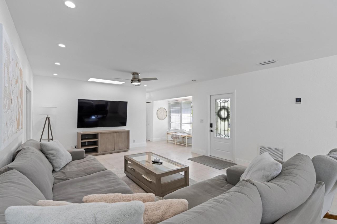 124 Oregon Ln - Photo 6 of 39