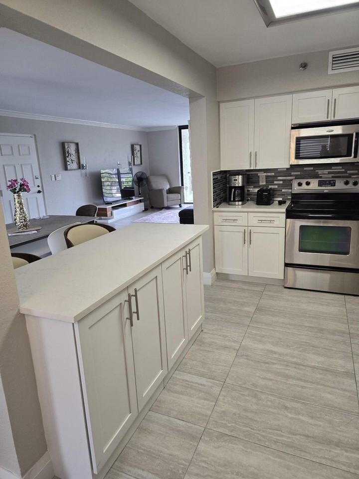 7580 Regency Lake Dr #402 - Photo 6 of 28