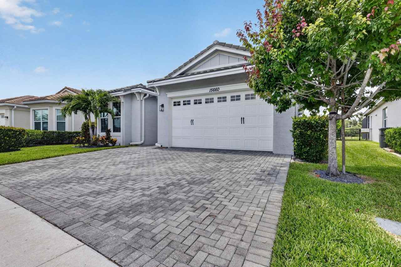 15660 Goldfinch Cir - Photo 3 of 43