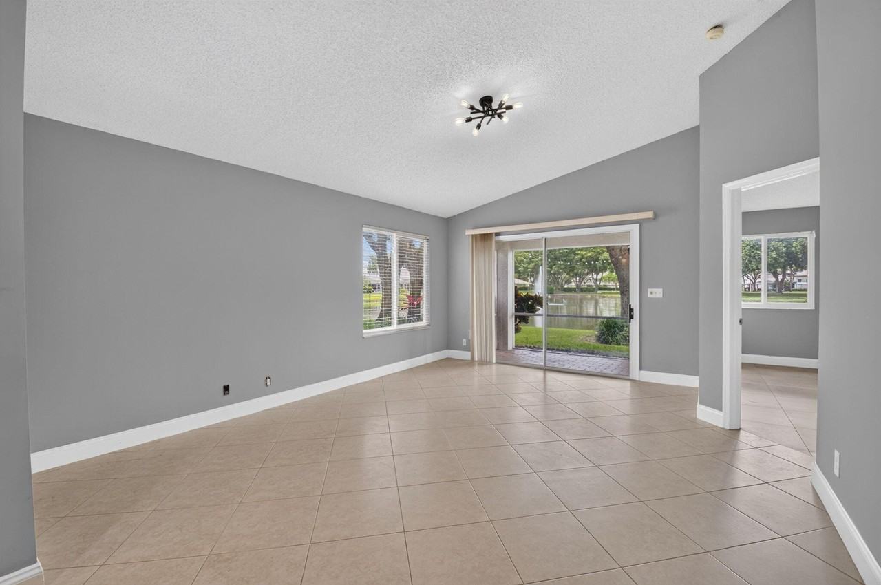9220 Vineland Ct Apt A - Photo 5 of 36