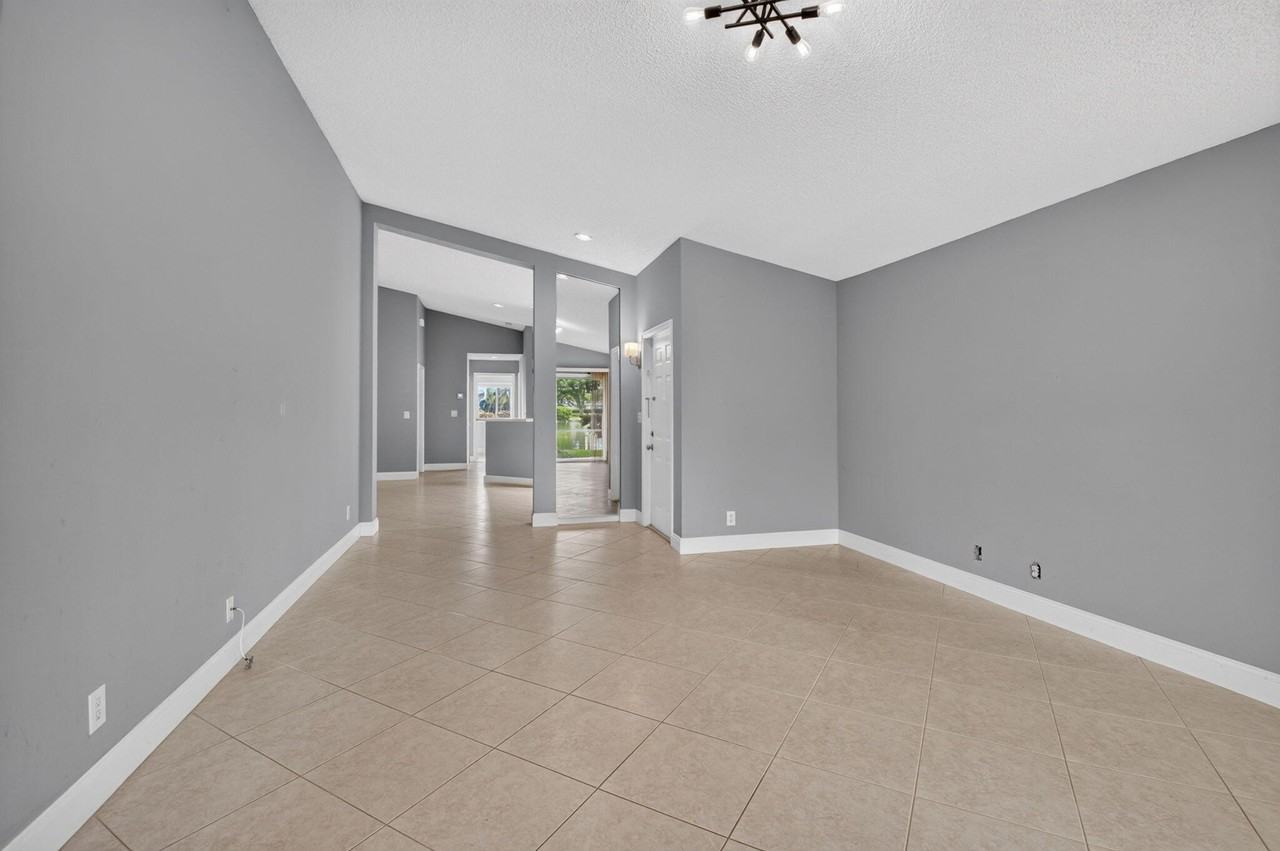 9220 Vineland Ct Apt A - Photo 7 of 36