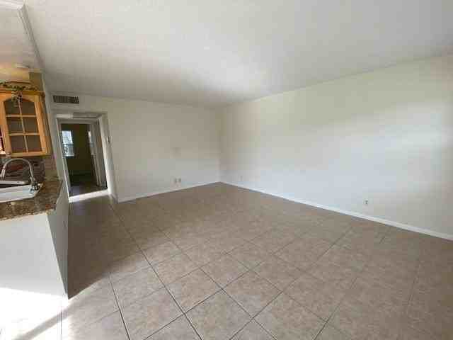 183 Andover H - Photo 4 of 13