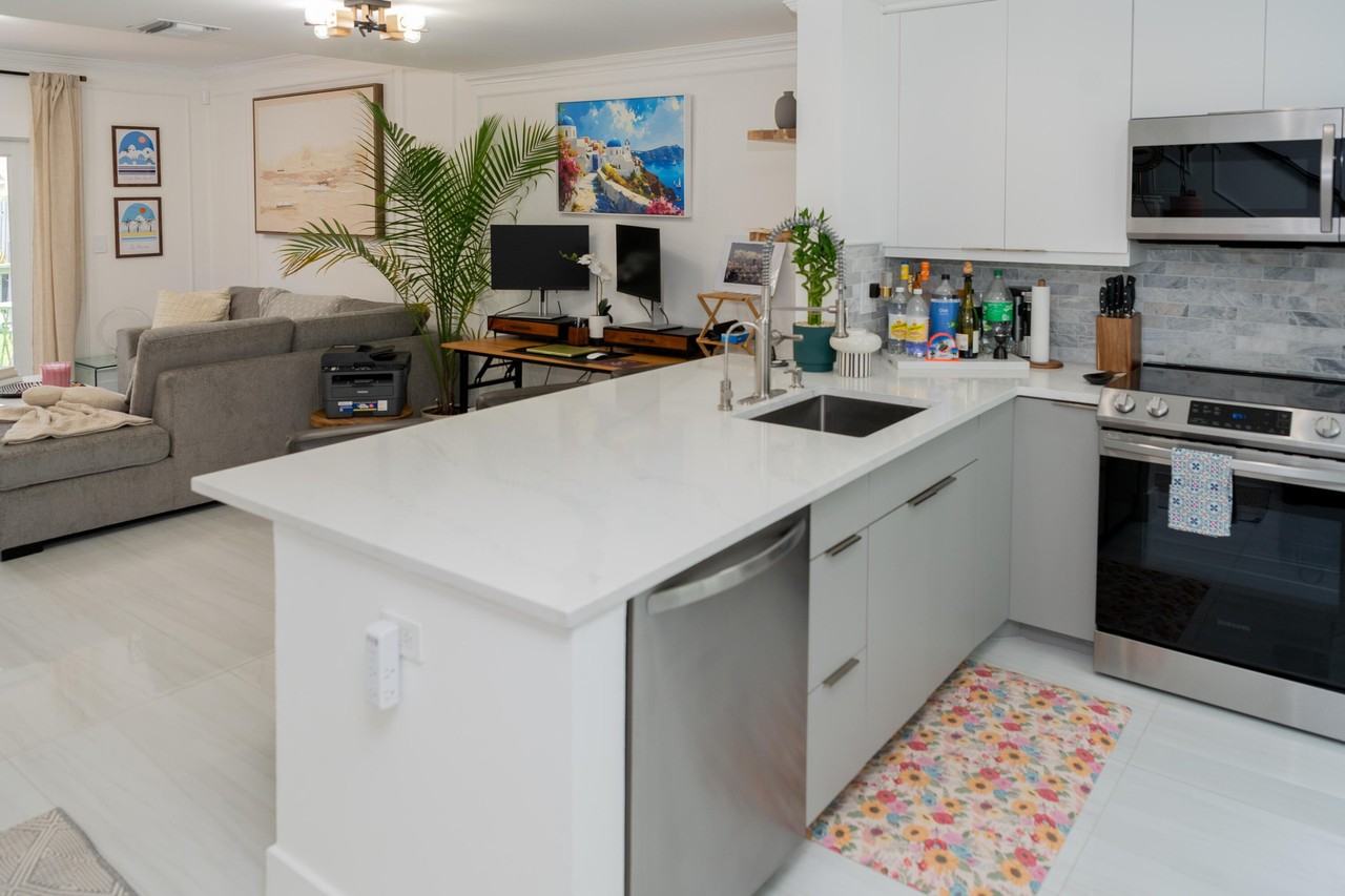 1877 Ne 15th Ave #1877 - Photo 4 of 24