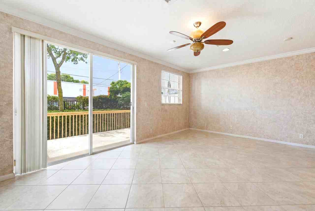 556 Marbella Cir - Photo 6 of 19