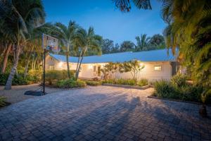 featured image of 547 Sw Riverview St