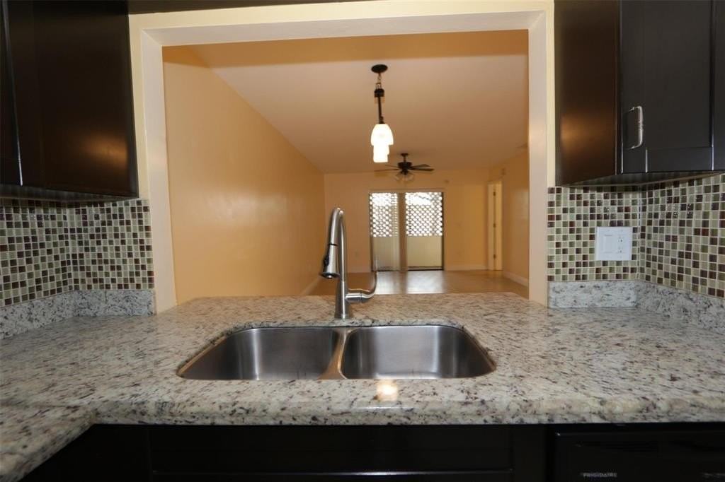 2987 Nw 110th Ave - Photo 3 of 18