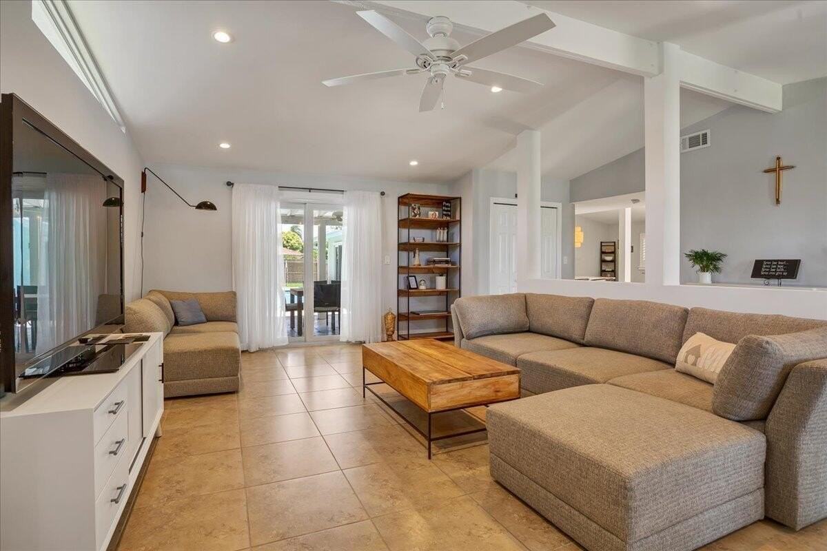 1110 Sw 15th St - Photo 5 of 41