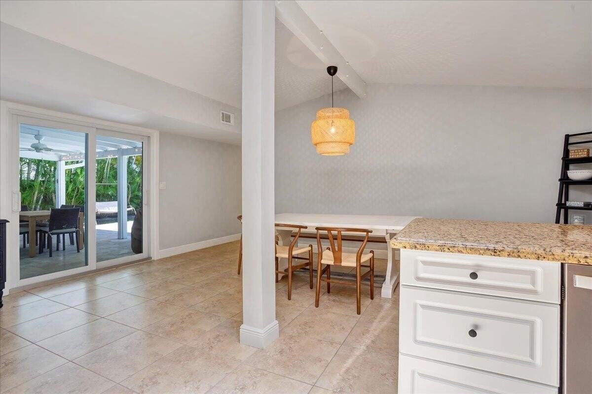 1110 Sw 15th St - Photo 6 of 41