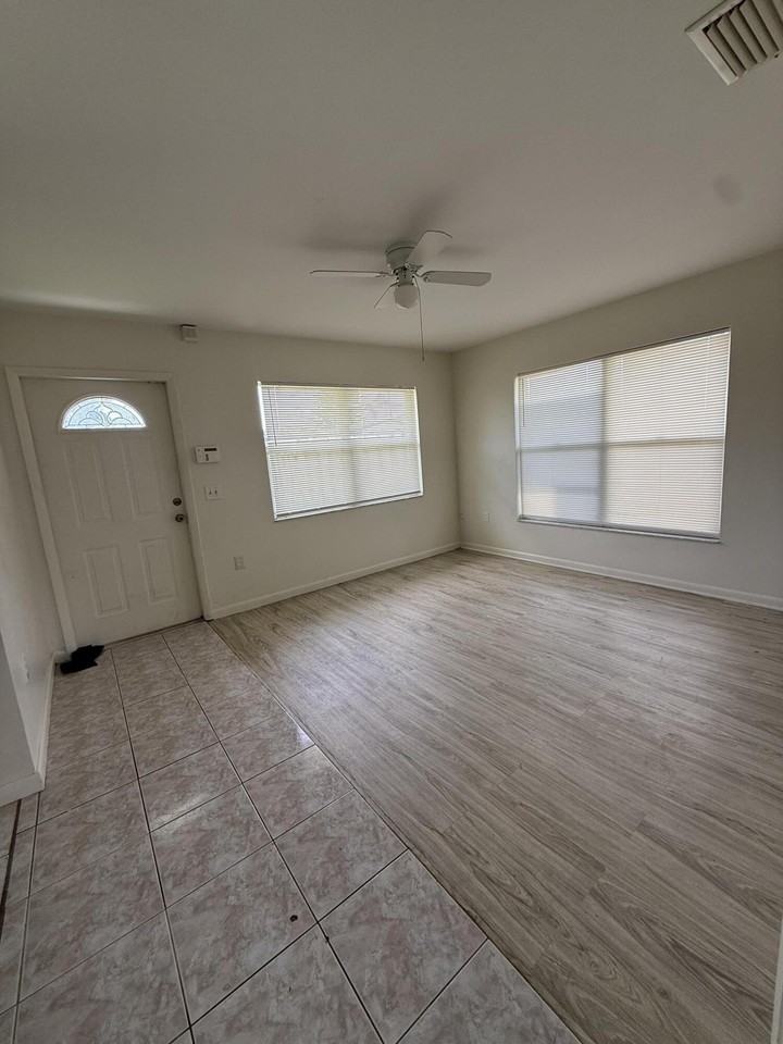 3961 Park Ln #B - Photo 3 of 10