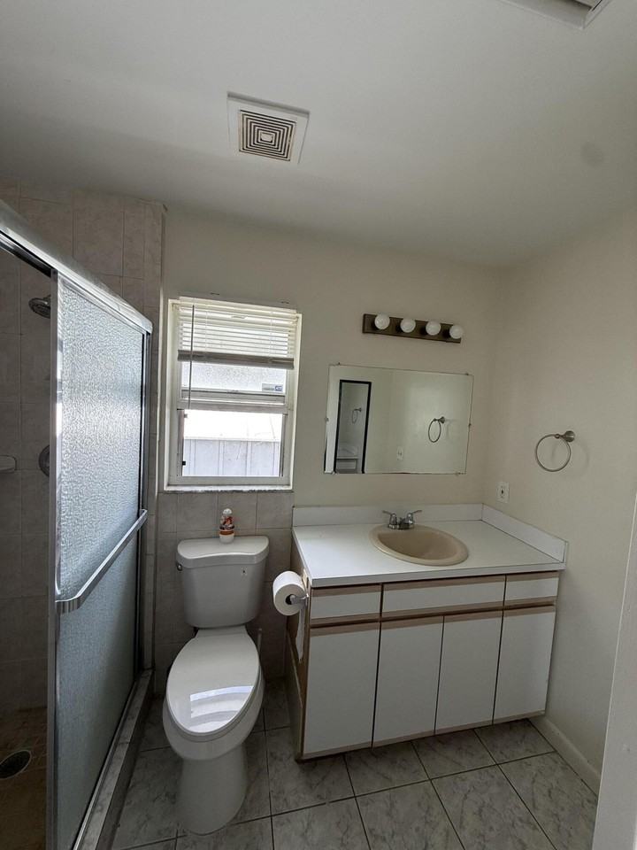 3961 Park Ln #B - Photo 6 of 10