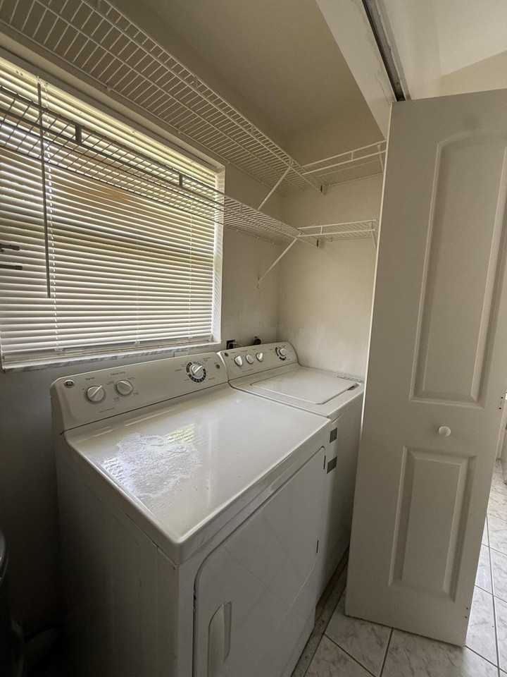 3961 Park Ln #B - Photo 7 of 10