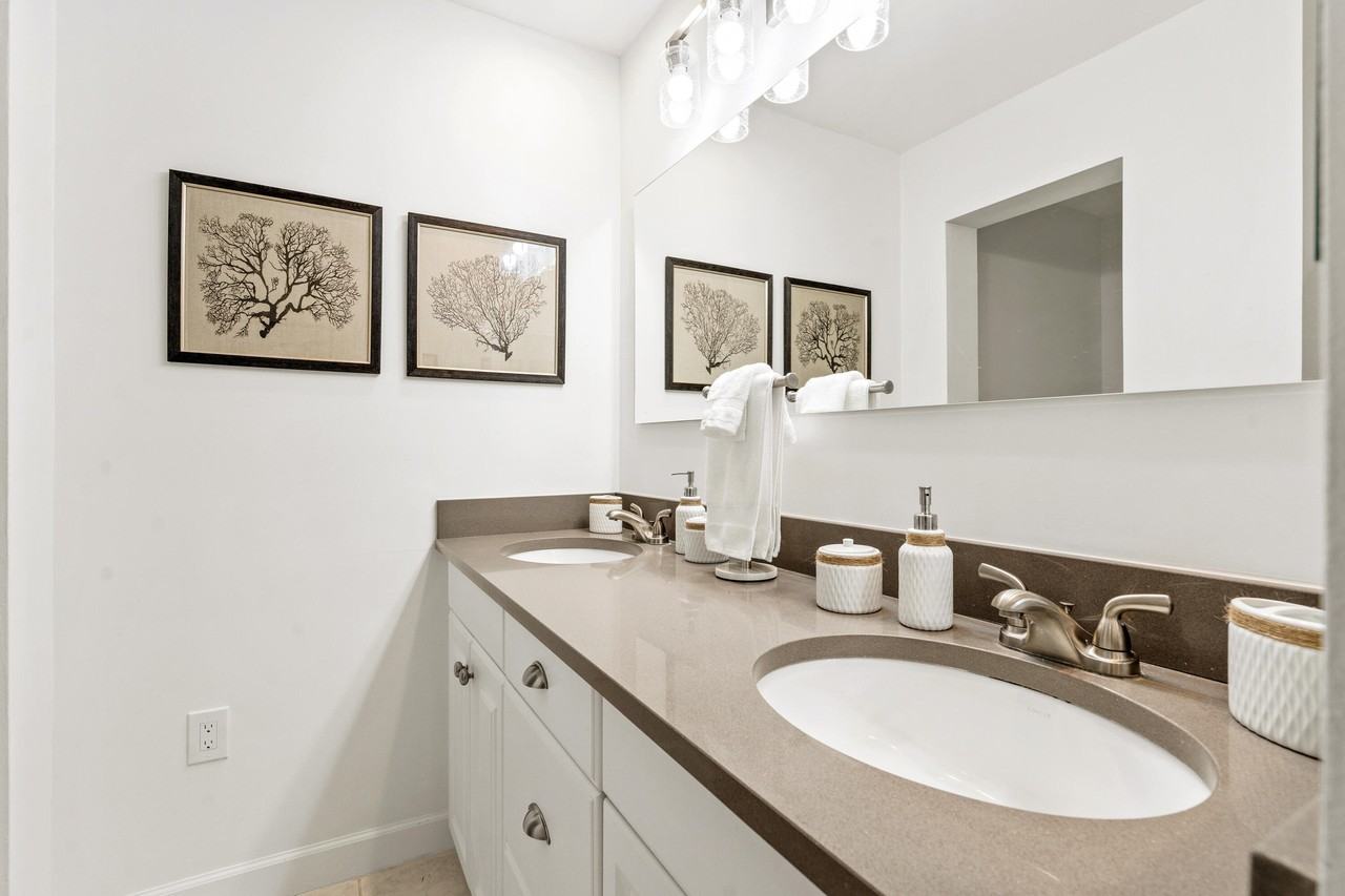 5040 Harmony Cir #102 - Photo 6 of 35