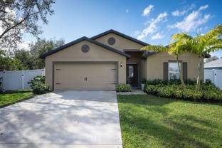 414 Sw Dahled Ave - Photo 1 of 1