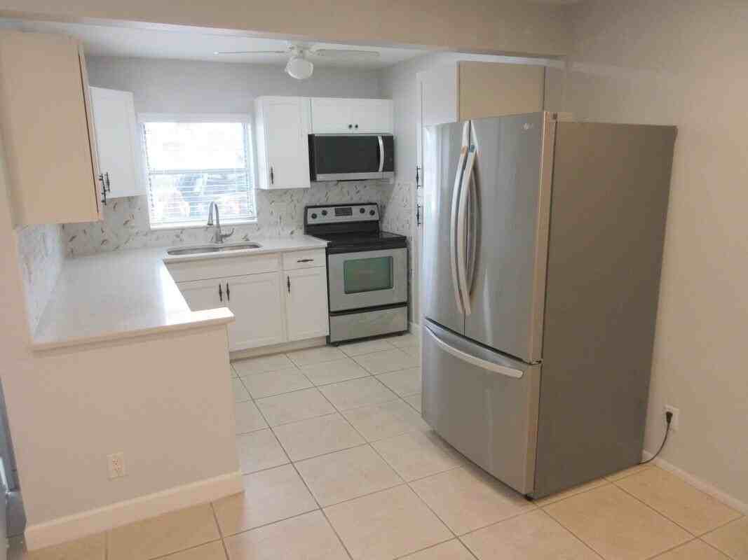 2572 Emory Dr E #J - Photo 2 of 40