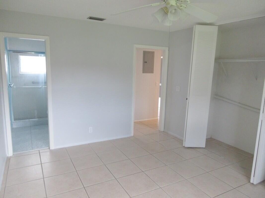 2572 Emory Dr E #J - Photo 4 of 40