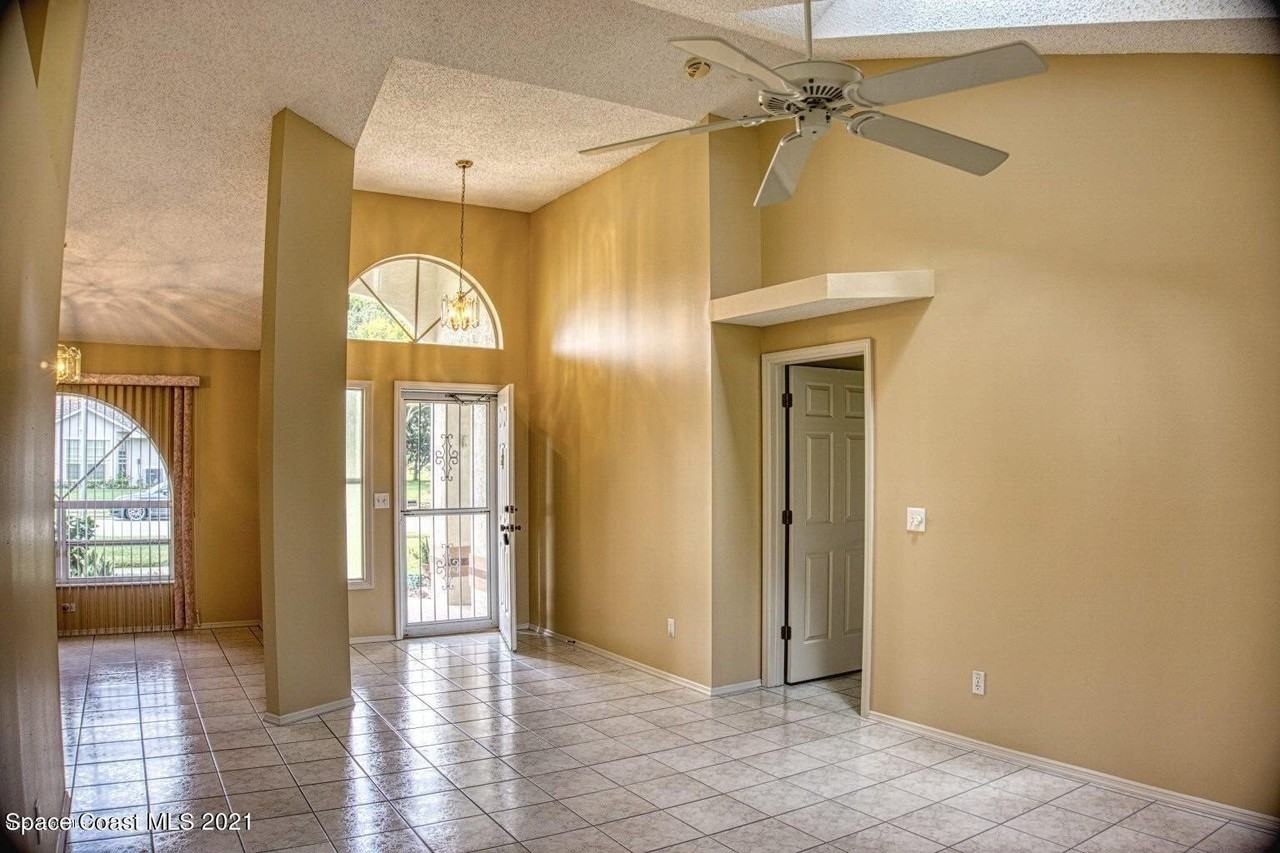 805 Crossbow Dr - Photo 3 of 17