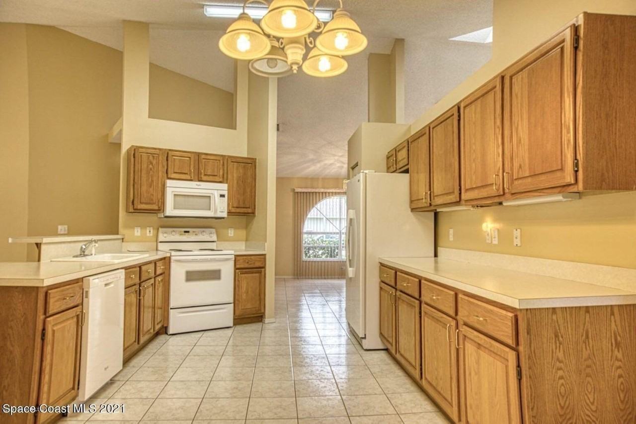 805 Crossbow Dr - Photo 6 of 17