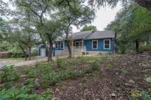featured image of 1015 Twin Deer Ln