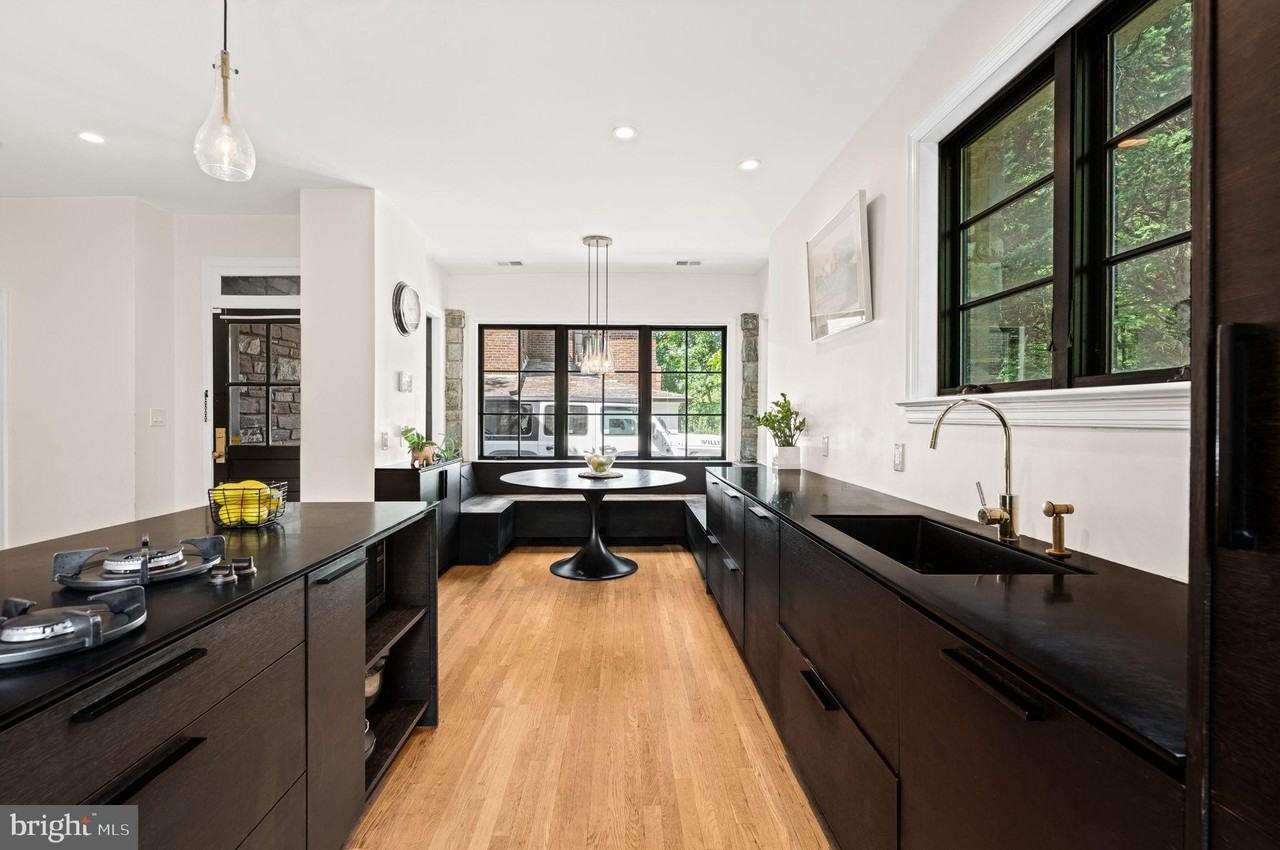 1623 Jonquil St Nw - Photo 4 of 50