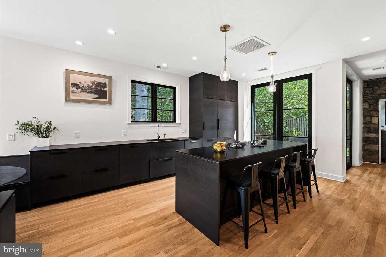1623 Jonquil St Nw - Photo 6 of 50