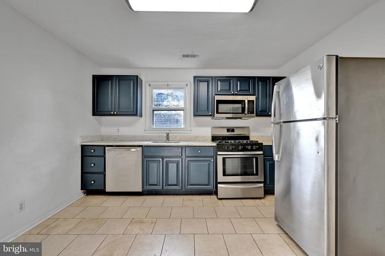 811 Seagrove Rd #811 - Photo 2 of 19