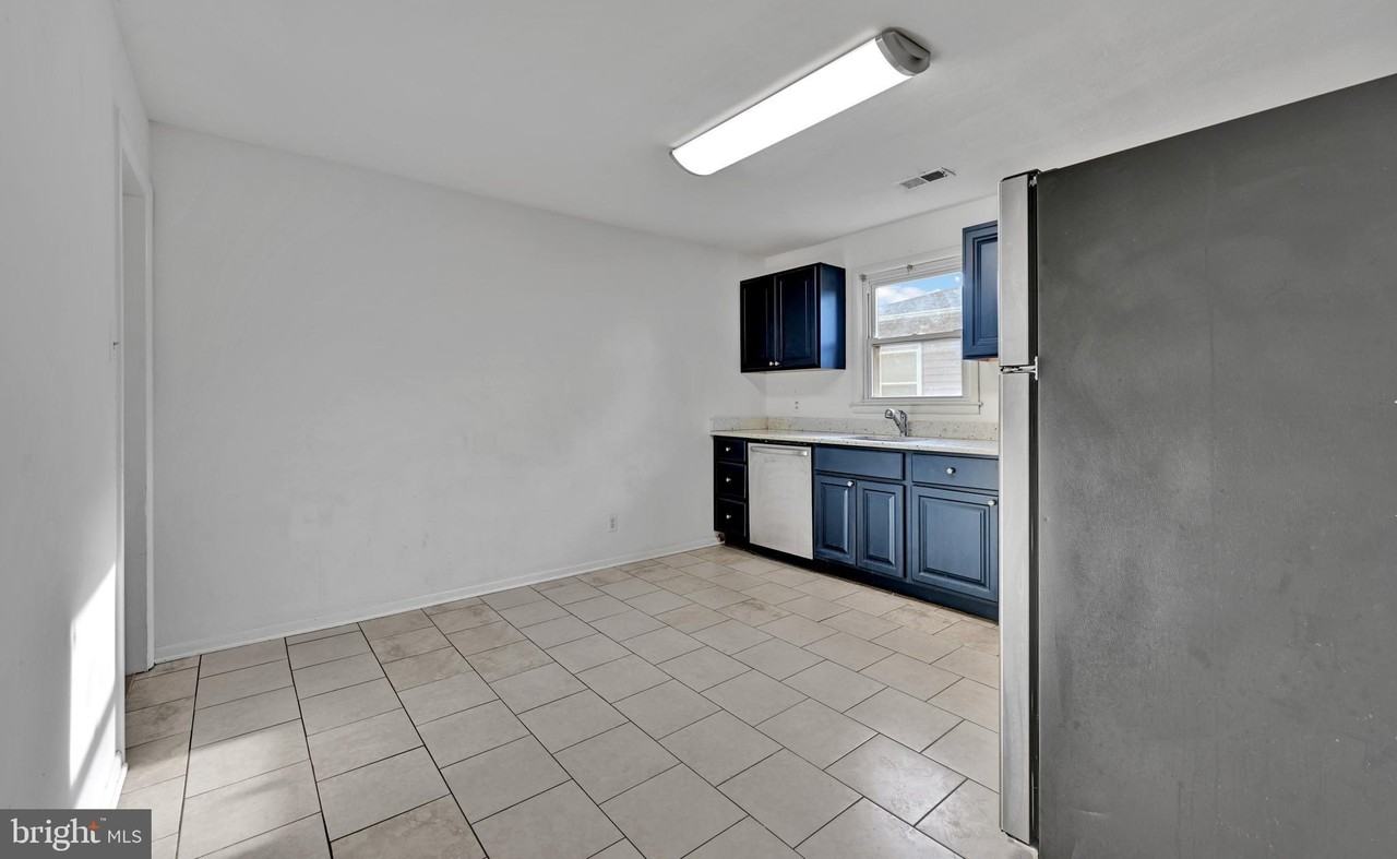 811 Seagrove Rd #811 - Photo 3 of 19