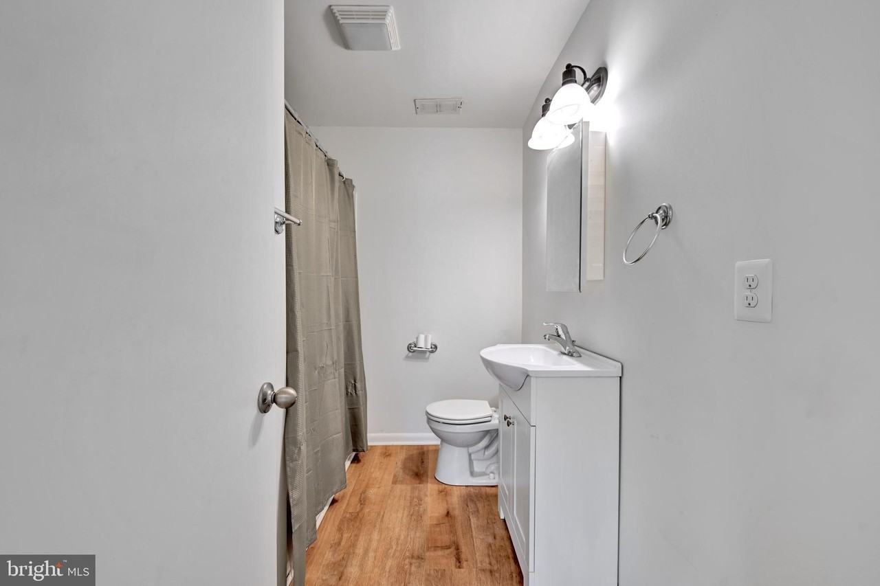 811 Seagrove Rd #811 - Photo 7 of 19