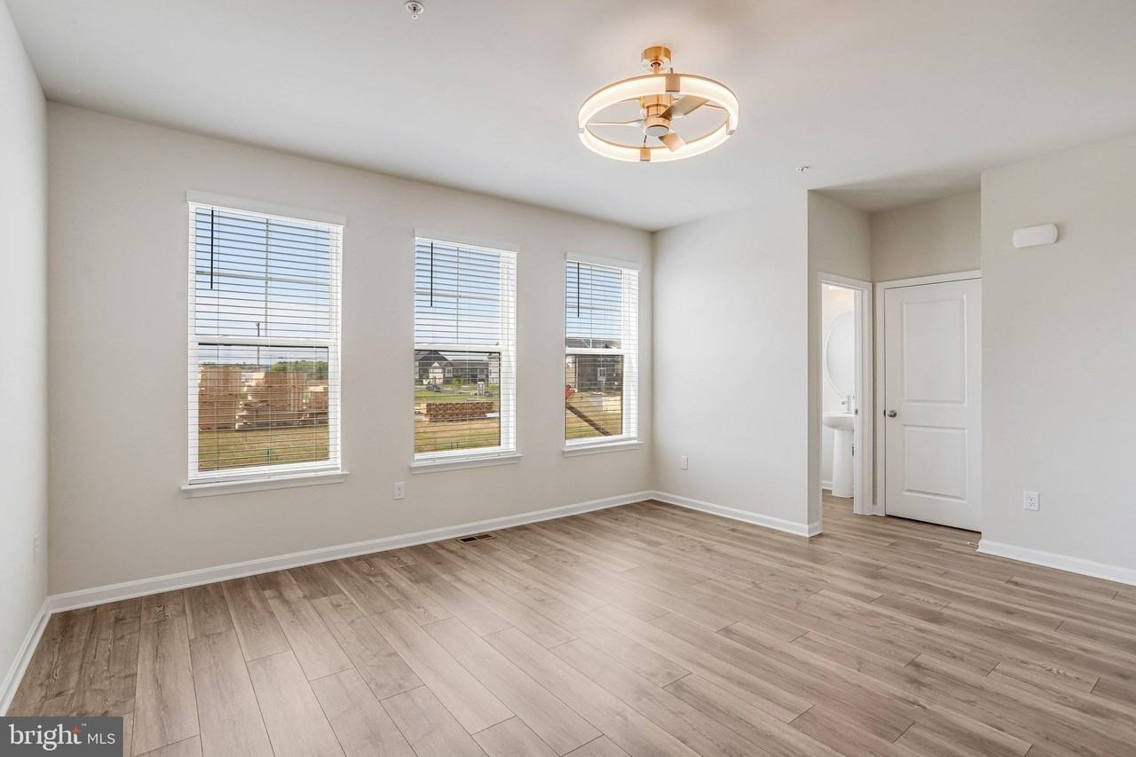 385 Ensemble Way - Photo 4 of 41