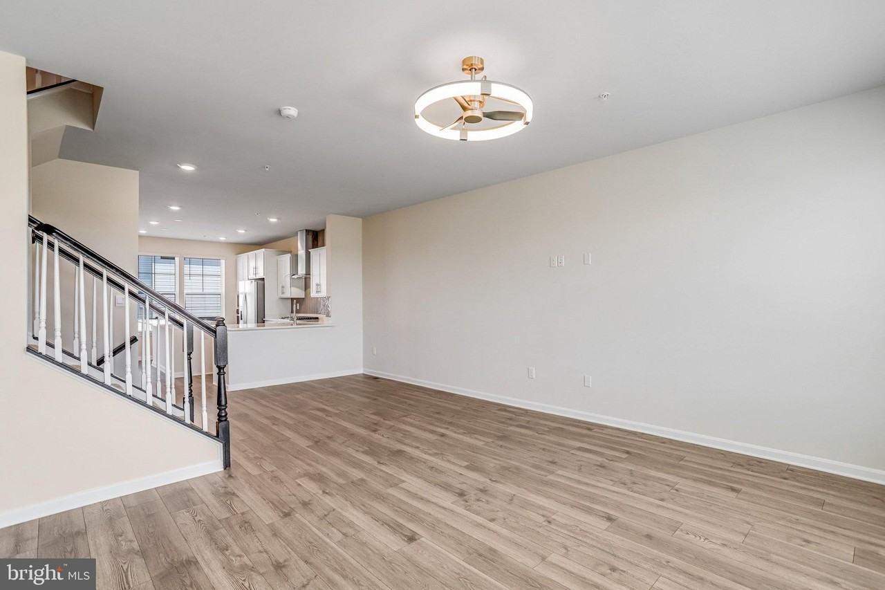 385 Ensemble Way - Photo 6 of 41