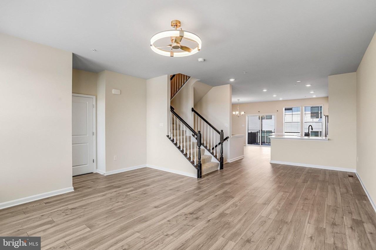 385 Ensemble Way - Photo 7 of 41