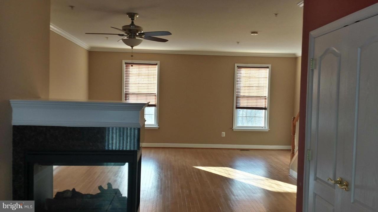 715 Hidden Marsh St - Photo 4 of 19