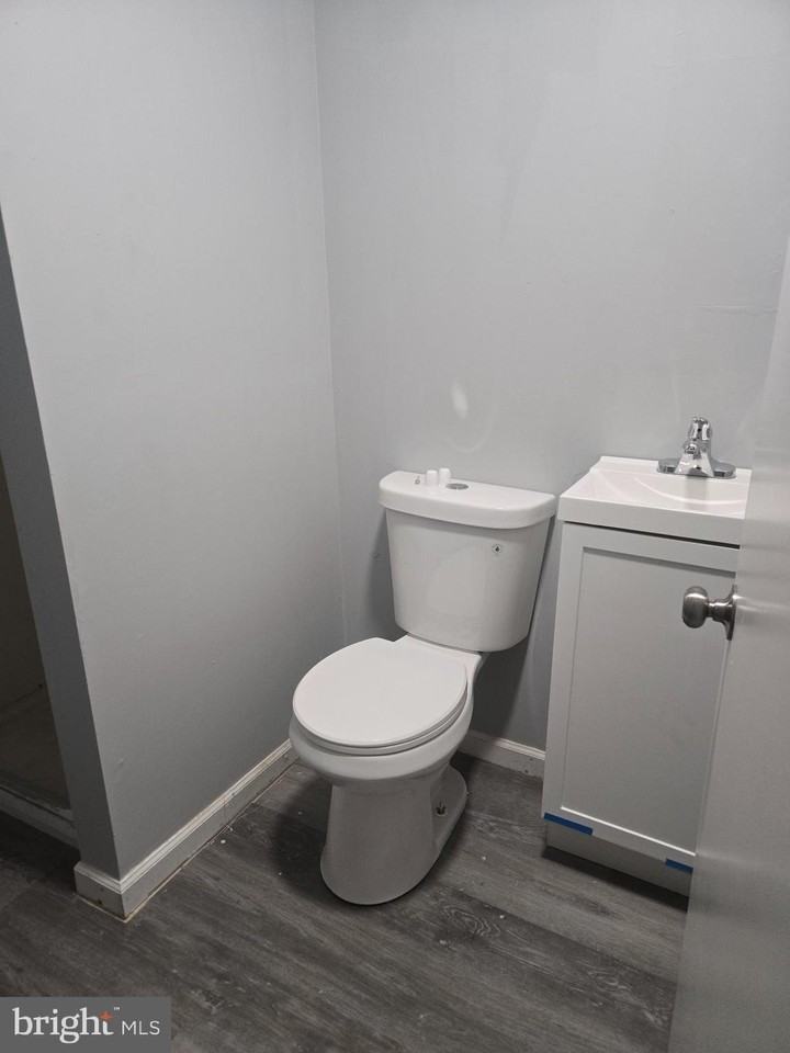 868 Coates St - Photo 3 of 7