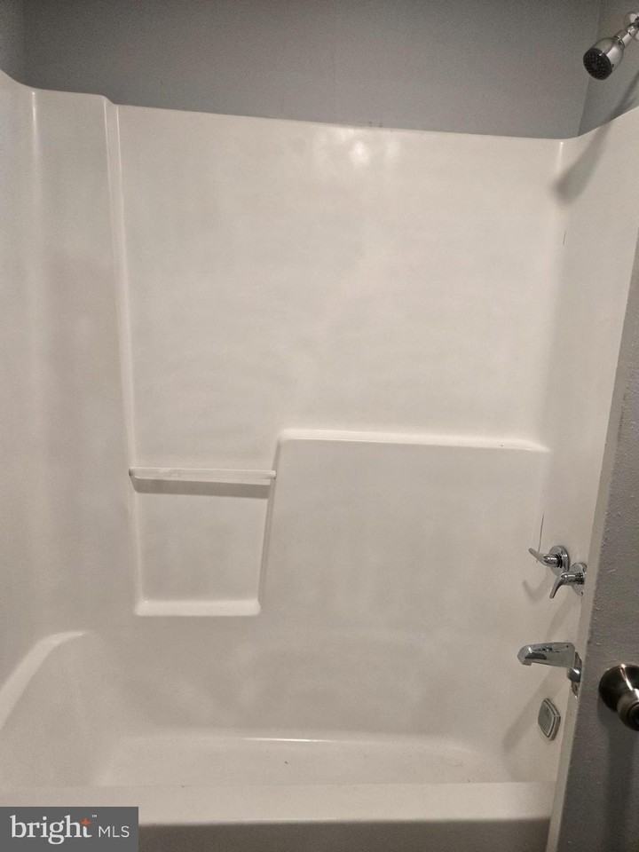 868 Coates St - Photo 5 of 7