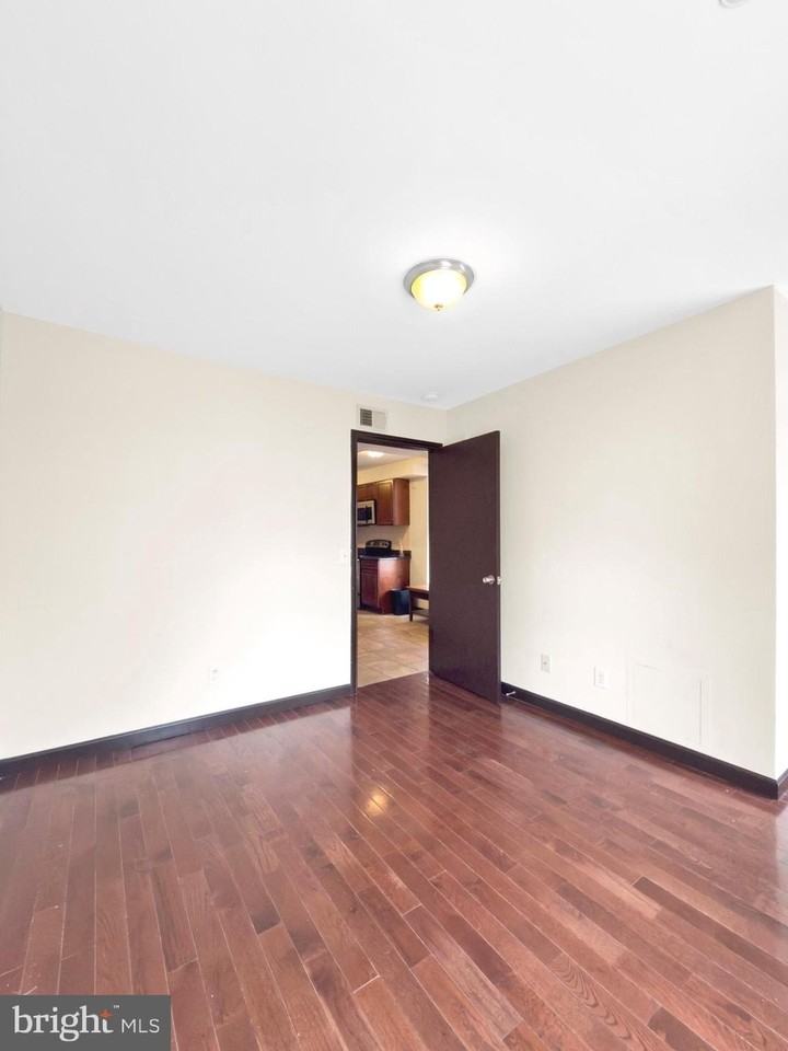230 Market St #3 - Photo 4 of 10