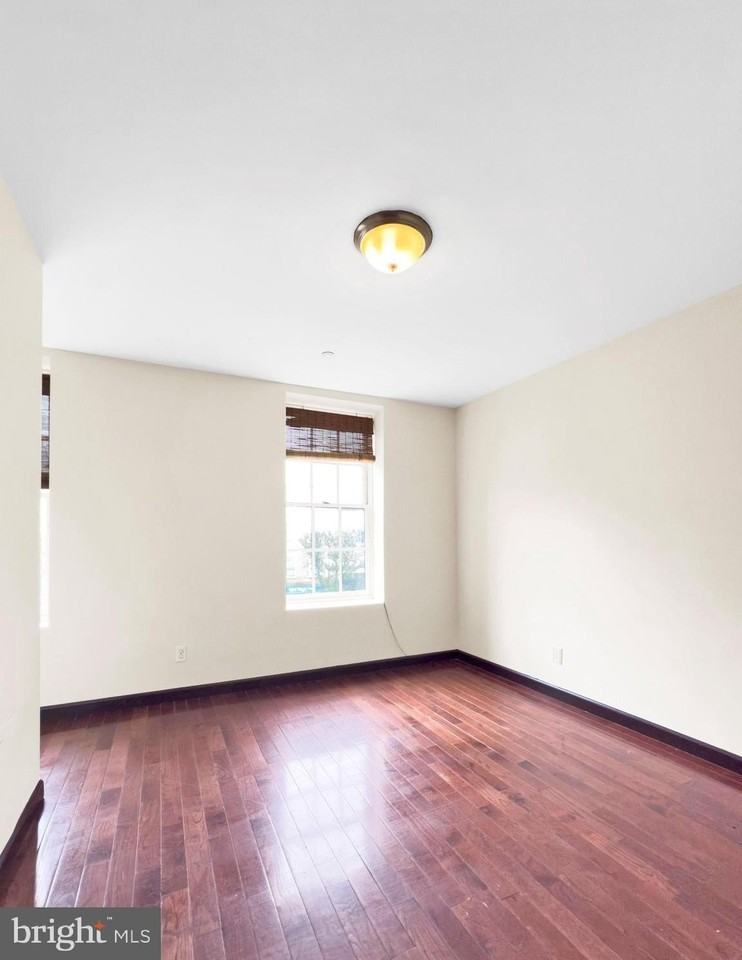 230 Market St #3 - Photo 5 of 10