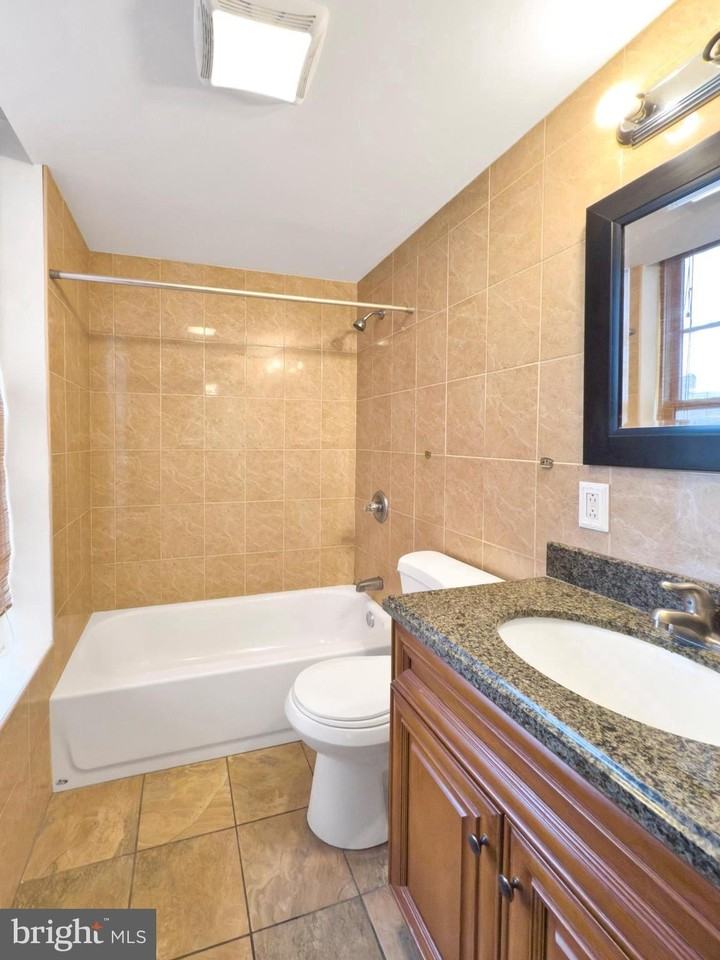 230 Market St #3 - Photo 7 of 10