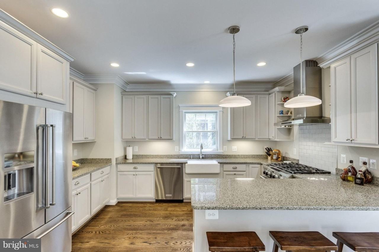 312 Pine St - Photo 2 of 30