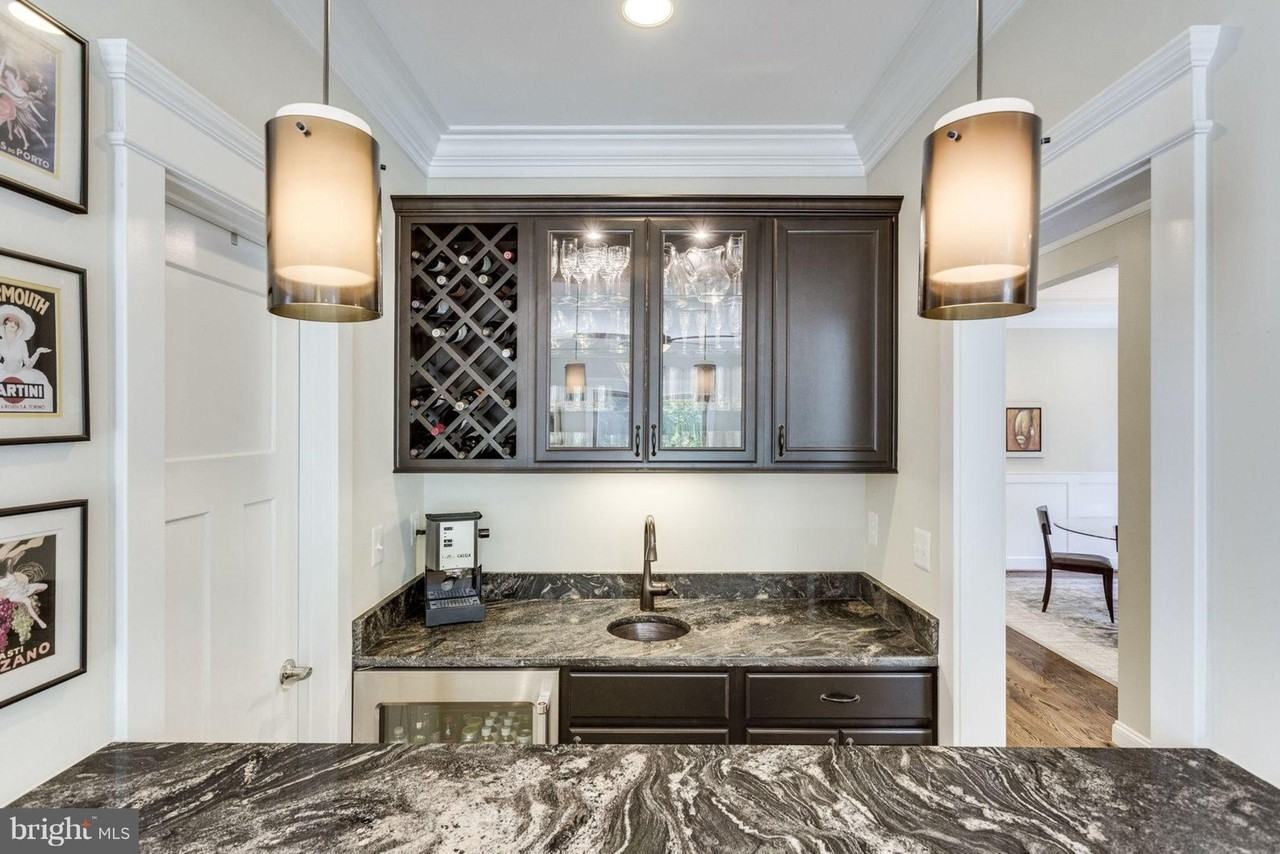 312 Pine St - Photo 3 of 30